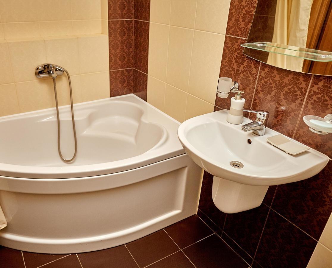 City Center Lux Family Apartment Виниця Екстериор снимка